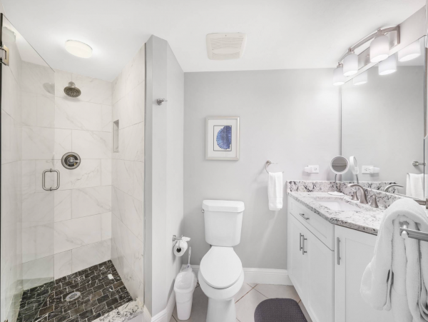 On Beach Vacation Condo Two Bedrooms in Marco Marco Island